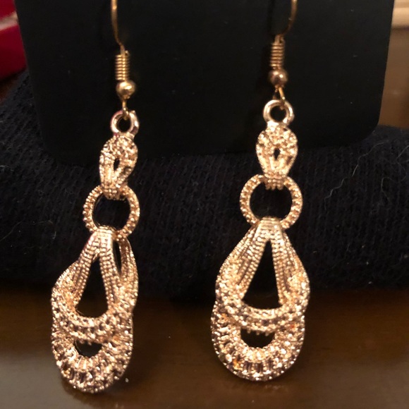 🐝2 for $8 mix and match 💍 Paparazzi earrings - Picture 2 of 3